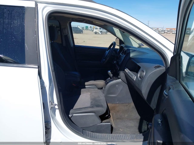 1C4NJDBB0GD566641 Jeep Compass Sport