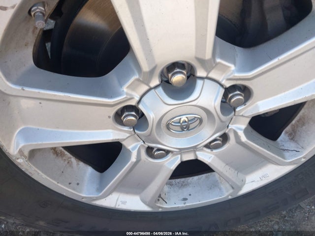 5TFCY5F19HX020981 Toyota Tundra Sr5 5.7l V8