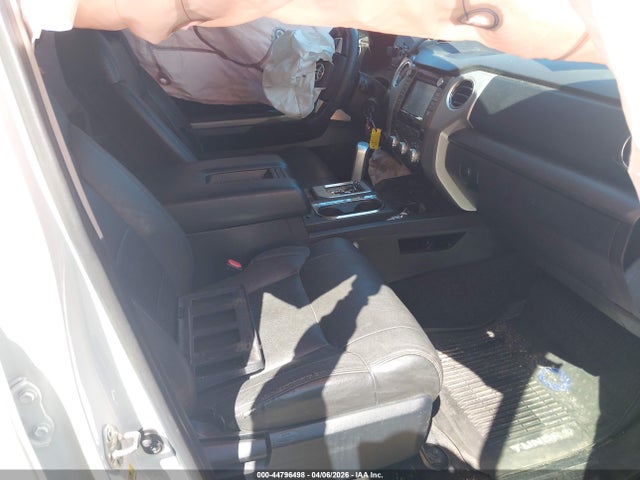 5TFCY5F19HX020981 Toyota Tundra Sr5 5.7l V8
