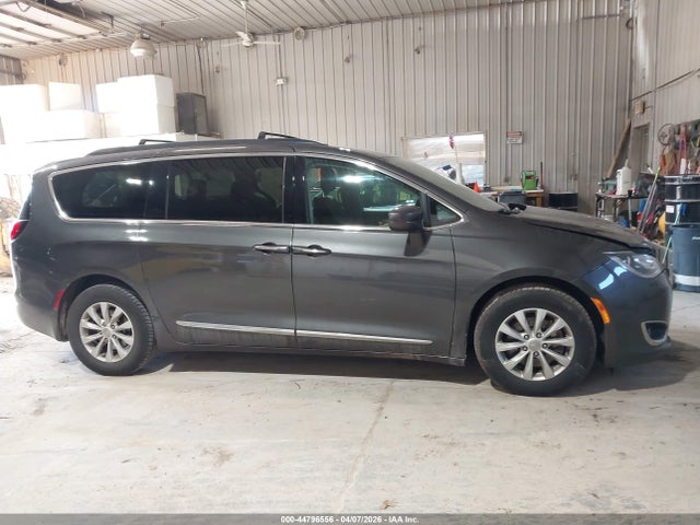 Aukcja sprzedaży 2017 Chrysler Pacifica Touring-l, vin: 2C4RC1BG8HR510452, numer aukcji: 44796556