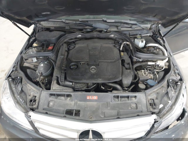 2013 Mercedes-benz C 300 Sport 4matic მანქანა იყიდება აუქციონზე, vin: WDDGF8AB8DR265137, აუქციონის ნომერი: 44796643