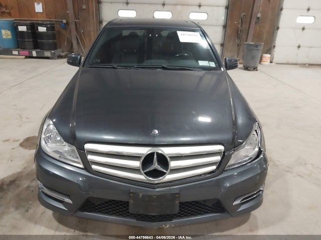 2013 Mercedes-benz C 300 Sport 4matic მანქანა იყიდება აუქციონზე, vin: WDDGF8AB8DR265137, აუქციონის ნომერი: 44796643