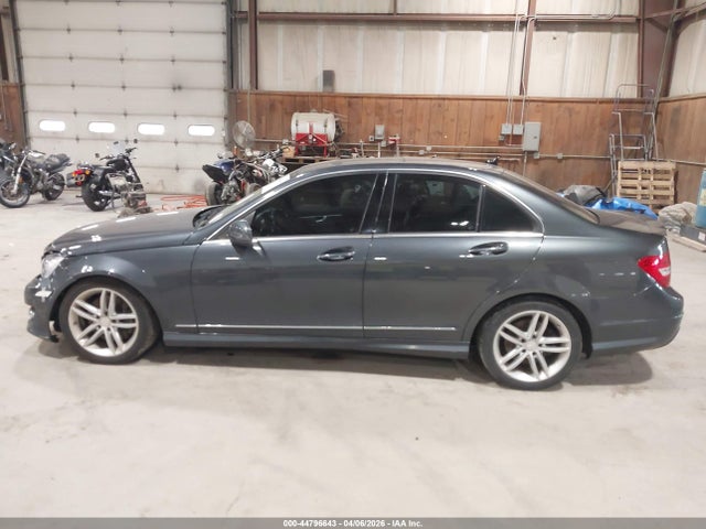 2013 Mercedes-benz C 300 Sport 4matic მანქანა იყიდება აუქციონზე, vin: WDDGF8AB8DR265137, აუქციონის ნომერი: 44796643