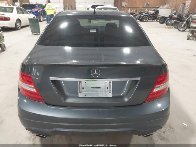 2013 Mercedes-benz C 300 Sport 4matic მანქანა იყიდება აუქციონზე, vin: WDDGF8AB8DR265137, აუქციონის ნომერი: 44796643