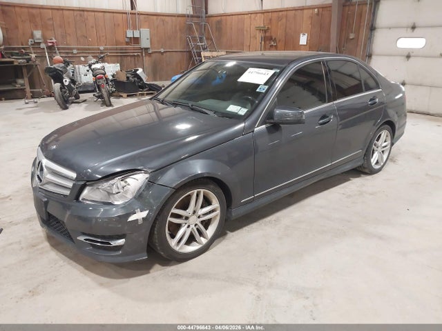 2013 Mercedes-benz C 300 Sport 4matic მანქანა იყიდება აუქციონზე, vin: WDDGF8AB8DR265137, აუქციონის ნომერი: 44796643