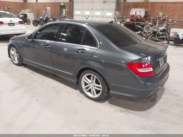 2013 Mercedes-benz C 300 Sport 4matic მანქანა იყიდება აუქციონზე, vin: WDDGF8AB8DR265137, აუქციონის ნომერი: 44796643