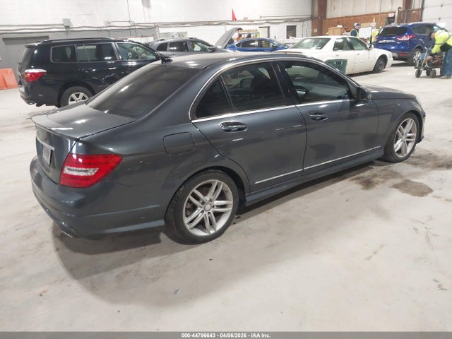 2013 Mercedes-benz C 300 Sport 4matic მანქანა იყიდება აუქციონზე, vin: WDDGF8AB8DR265137, აუქციონის ნომერი: 44796643