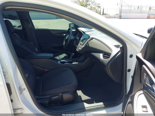 2019 CHEVROLET MALIBU 1G1ZB5STXKF136439 Photo 4