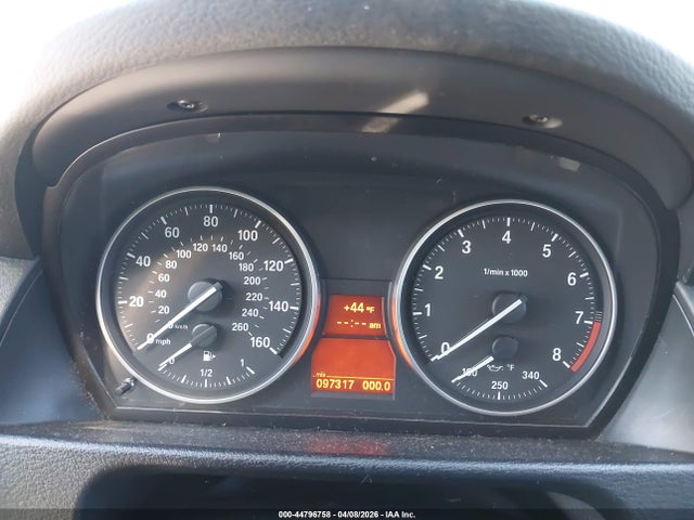 2013 BMW X1 WBAVM5C50DVL63757 Photo 6
