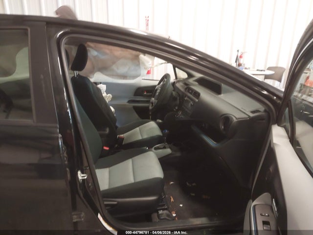 44796781 :رقم المزاد ، JTDKDTB37D1049315 vin ، 2013 Toyota Prius C Two مزاد بيع