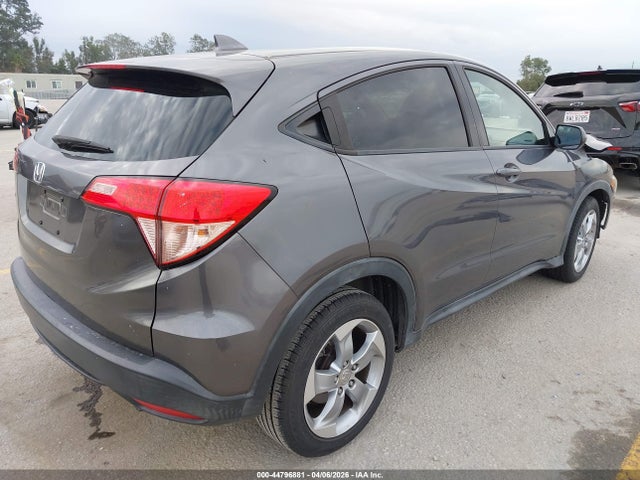 2017 HONDA HR-V 3CZRU5H34HM700582 Photo 3