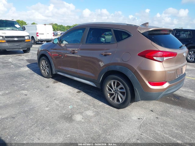 2017 HYUNDAI TUCSON KM8J33A43HU412847 Photo 2