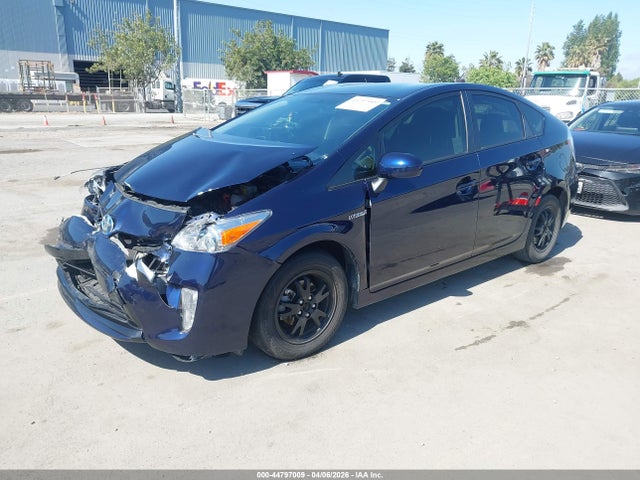 Toyota Prius Two 2014 JTDKN3DU5E0366665 Image 2