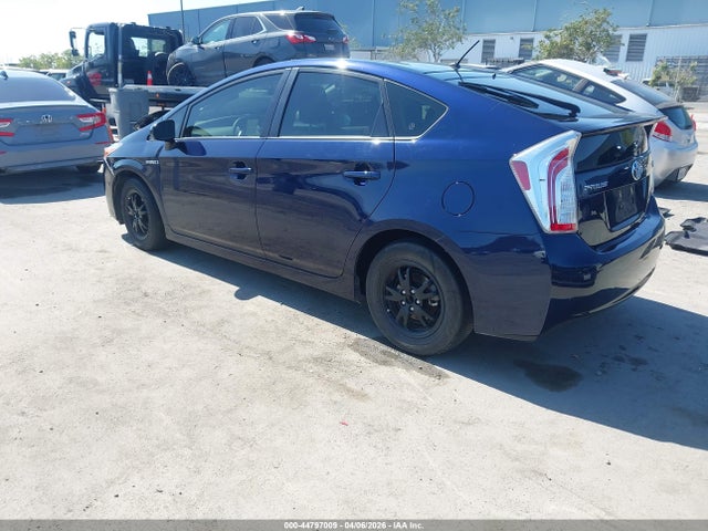 Toyota Prius Two 2014 JTDKN3DU5E0366665 Image 3