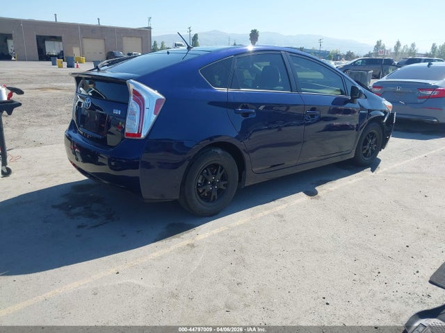 Toyota Prius Two 2014 JTDKN3DU5E0366665 Image 4