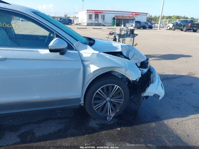 44797095 :رقم المزاد ، 3VV3B7AXXJM040145 vin ، 2018 Volkswagen Tiguan 2.0t Se/2.0t Sel مزاد بيع