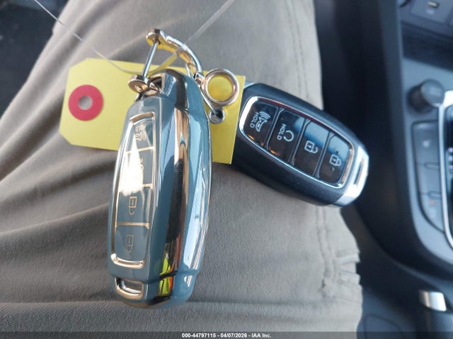 44797115 :رقم المزاد ، KM8K3CABXNU763477 vin ، 2022 Hyundai Kona Sel مزاد بيع
