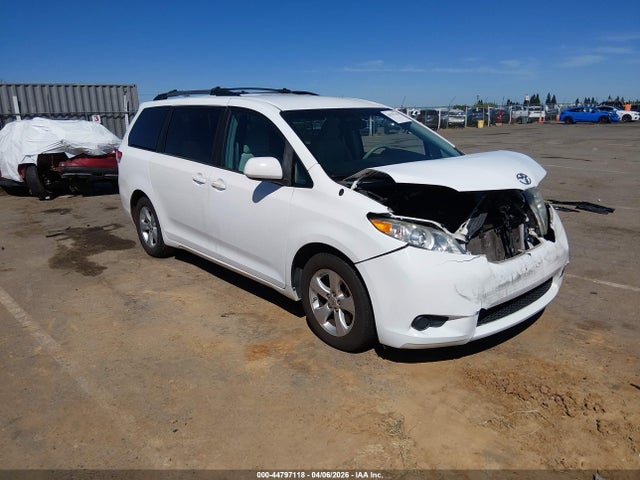 2011 TOYOTA SIENNA 5TDKK3DCXBS083235
