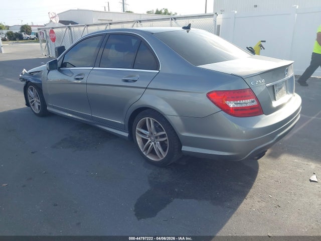 Продаж на аукціоні авто 2013 Mercedes-benz C 250 Sport, vin: WDDGF4HB5DR256670, номер лоту: 44797222