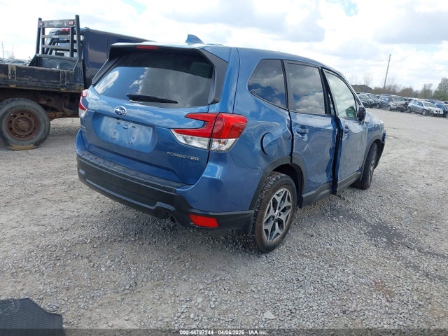 44797244 :رقم المزاد ، JF2SKAJC5MH576936 vin ، 2021 Subaru Forester Premium مزاد بيع