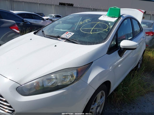 Ford FIESTA SE 2018 3FADP4BJ4JM119491 Image 2