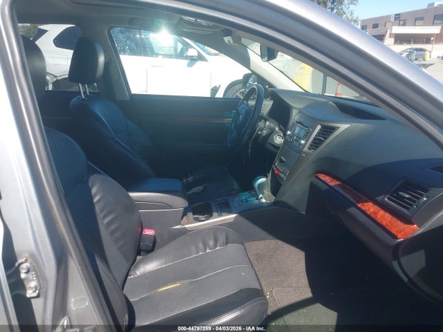 44797289 :رقم المزاد ، 4S4BRDKC6B2427747 vin ، 2011 Subaru Outback 3.6r Limited مزاد بيع