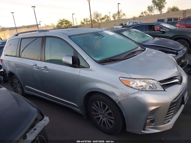 Toyota SIENNA XLE 2020 5TDYZ3DC5LS077995 Image 14