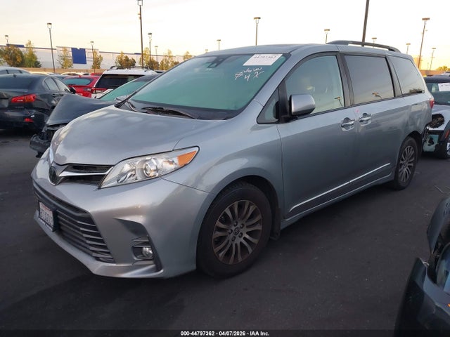 Toyota SIENNA XLE 2020 5TDYZ3DC5LS077995 Image 2