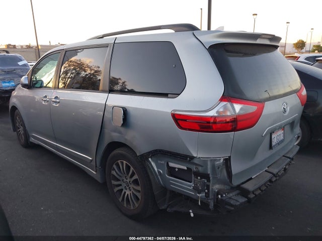 Toyota SIENNA XLE 2020 5TDYZ3DC5LS077995 Image 3