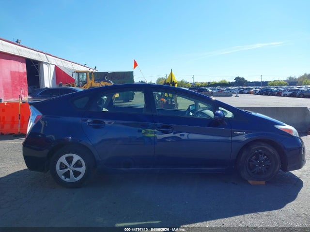 Toyota Prius Three 2015 JTDKN3DU4F1898629 Image 13