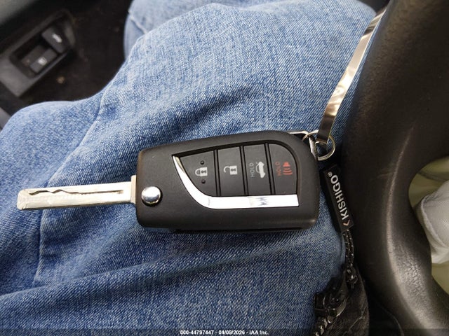 44797447 :رقم المزاد ، 5YFEPMAE9MP186233 vin ، 2021 Toyota Corolla Le مزاد بيع