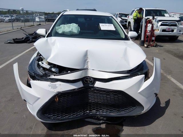 44797447 :رقم المزاد ، 5YFEPMAE9MP186233 vin ، 2021 Toyota Corolla Le مزاد بيع