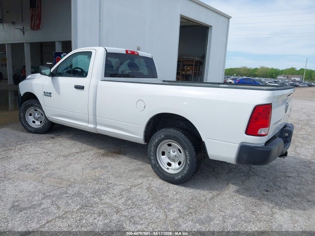 2017 RAM 1500 3C6JR7DG3HG586783 Photo 2