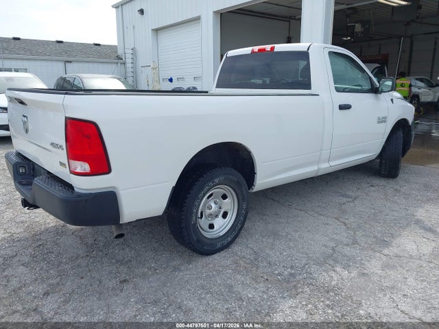 2017 RAM 1500 3C6JR7DG3HG586783 Photo 3