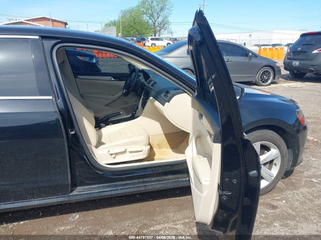 2015 Volkswagen Passat 1.8t Limited Edition მანქანა იყიდება აუქციონზე, vin: 1VWAT7A38FC110408, აუქციონის ნომერი: 44797537