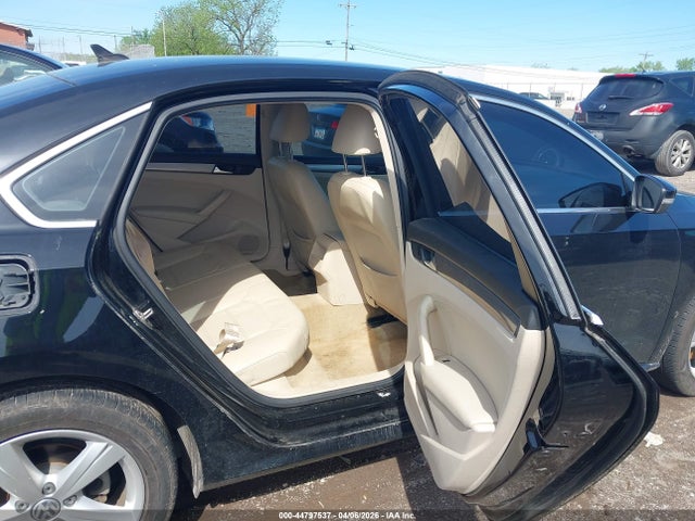 2015 Volkswagen Passat 1.8t Limited Edition მანქანა იყიდება აუქციონზე, vin: 1VWAT7A38FC110408, აუქციონის ნომერი: 44797537