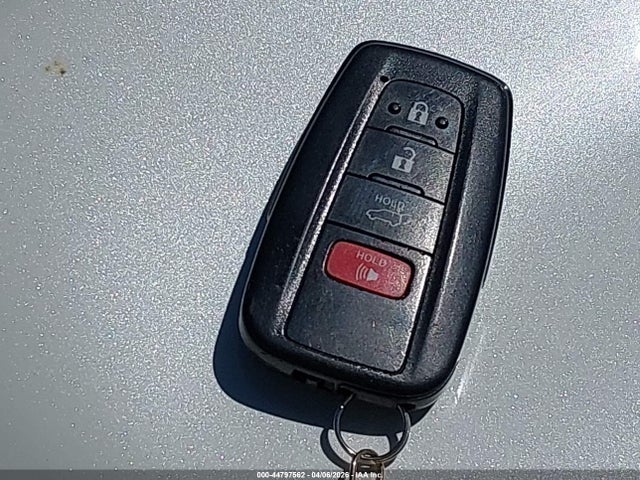 2022 Toyota Rav4 Xle Premium მანქანა იყიდება აუქციონზე, vin: JTMA1RFV6NJ040237, აუქციონის ნომერი: 44797562