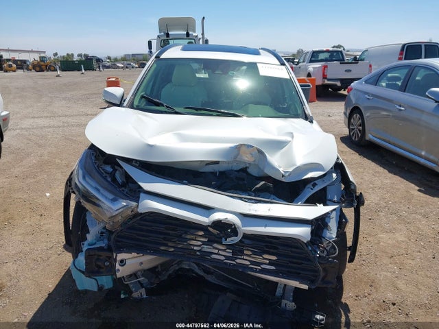 2022 Toyota Rav4 Xle Premium მანქანა იყიდება აუქციონზე, vin: JTMA1RFV6NJ040237, აუქციონის ნომერი: 44797562