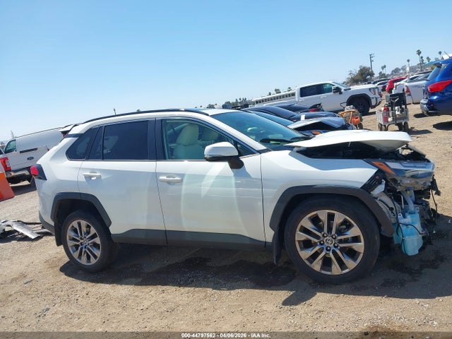 2022 Toyota Rav4 Xle Premium მანქანა იყიდება აუქციონზე, vin: JTMA1RFV6NJ040237, აუქციონის ნომერი: 44797562