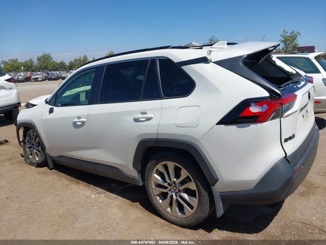 2022 Toyota Rav4 Xle Premium მანქანა იყიდება აუქციონზე, vin: JTMA1RFV6NJ040237, აუქციონის ნომერი: 44797562