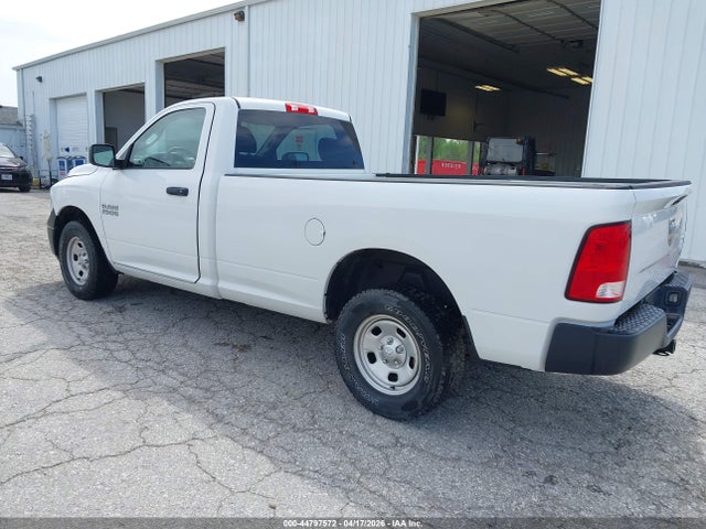 2017 RAM 1500 3C6JR7DGXHG586781 Photo 2