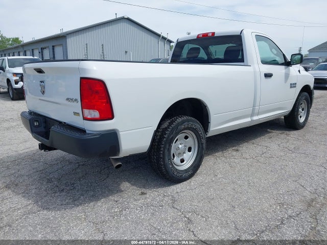 2017 RAM 1500 3C6JR7DGXHG586781 Photo 3