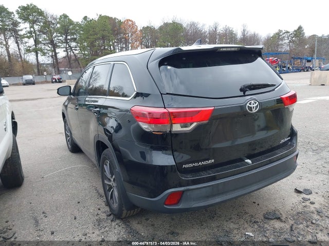 2017 TOYOTA HIGHLANDER 5TDJZRFH4HS372171 Photo 2
