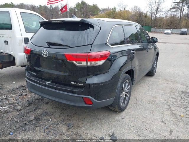 2017 TOYOTA HIGHLANDER 5TDJZRFH4HS372171 Photo 3