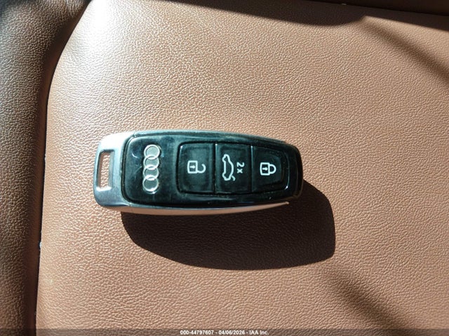 2020 Audi Q7 Premium Plus 55 Tfsi Quattro Tiptronic მანქანა იყიდება აუქციონზე, vin: WA1LXAF77LD008025, აუქციონის ნომერი: 44797607