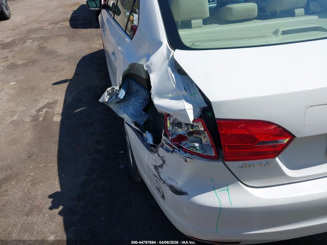 44797694 :رقم المزاد ، 3VWDX7AJ2DM396199 vin ، 2013 Volkswagen Jetta 2.5l Se مزاد بيع