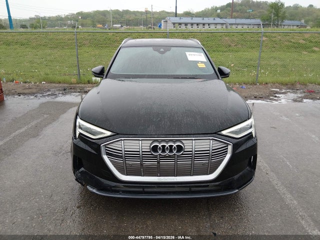 Продажа на аукционе авто 2019 Audi E-tron Premium Plus, vin: WA1LAAGE4KB024336, номер лота: 44797795