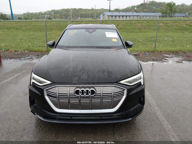Продажа на аукционе авто 2019 Audi E-tron Premium Plus, vin: WA1LAAGE4KB024336, номер лота: 44797795