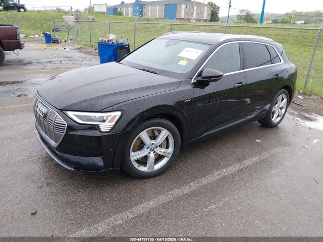 Продажа на аукционе авто 2019 Audi E-tron Premium Plus, vin: WA1LAAGE4KB024336, номер лота: 44797795