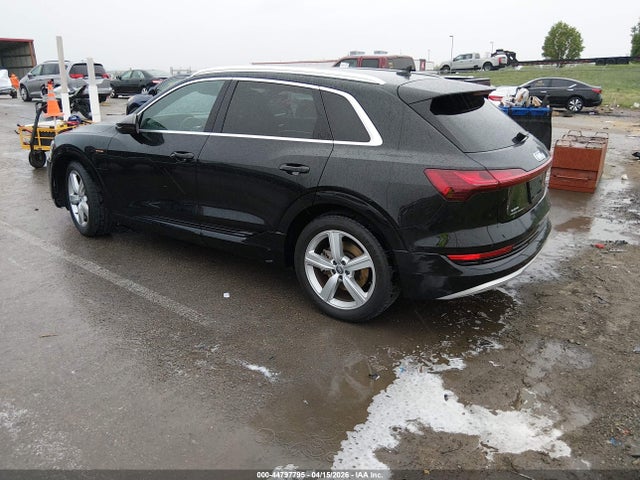 Продажа на аукционе авто 2019 Audi E-tron Premium Plus, vin: WA1LAAGE4KB024336, номер лота: 44797795